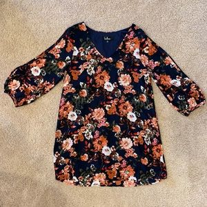 LULU’S | floral shift dress with arm slits